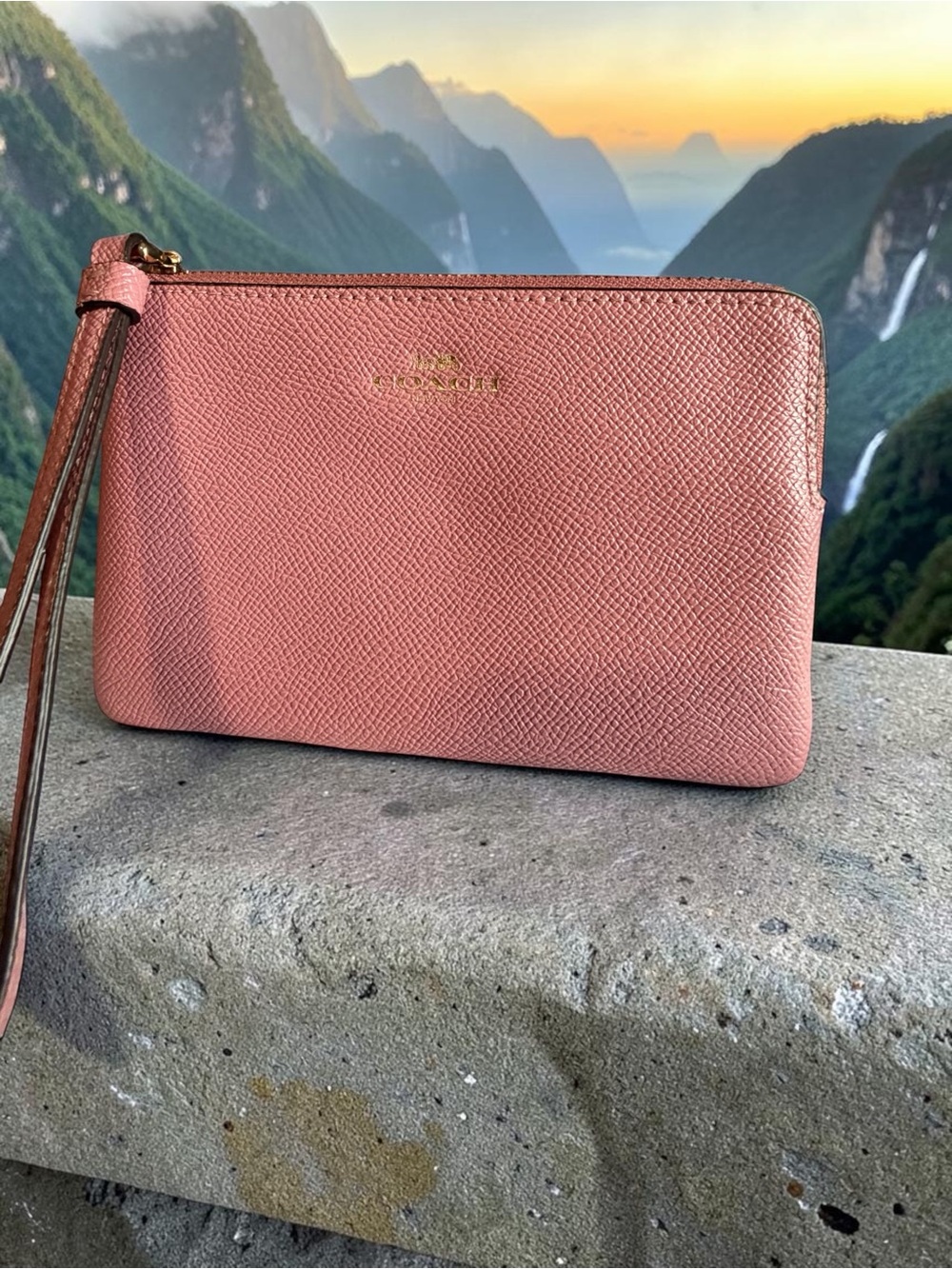 Coach Crossgrain Leather Corner Zip Wristlet in Pink (F58032) - EUC